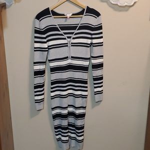 2 dresses same/different colors